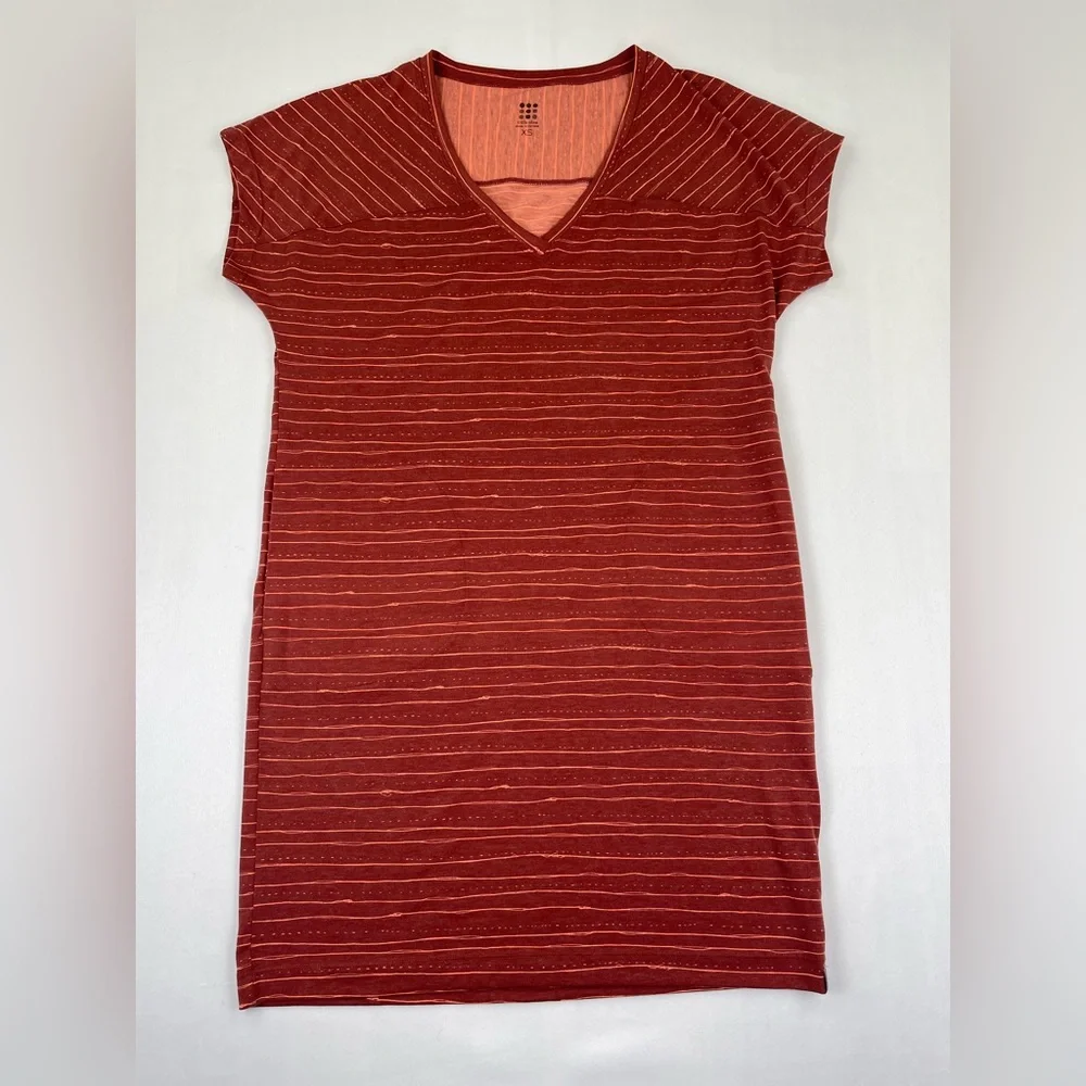 TITLE NINE Hiolani T-Shirt Dress Mirikuru Print Rust Striped V Neck Women’s XS - Picture 1 of 7
